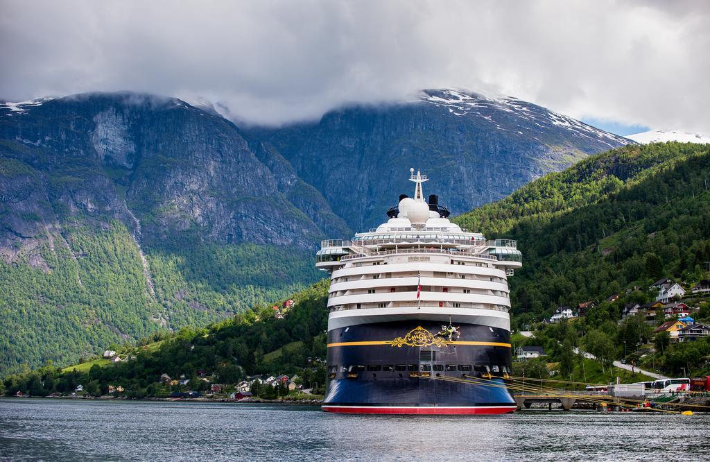 Nesset Fjordcamping Олден Экстерьер фото